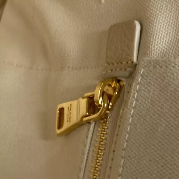 PRADA Logo Plate Canapa CANAPA Hand Bag - Picture 14 of 15